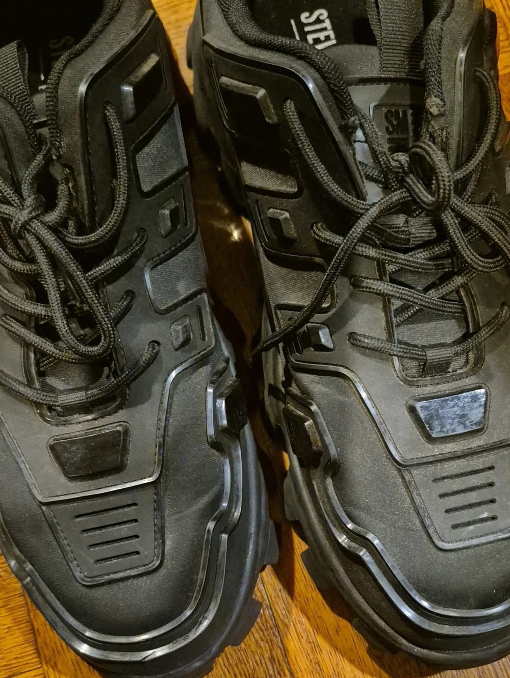 Steve Madden Men's Black Chunky Tactical Runner Sneakers
